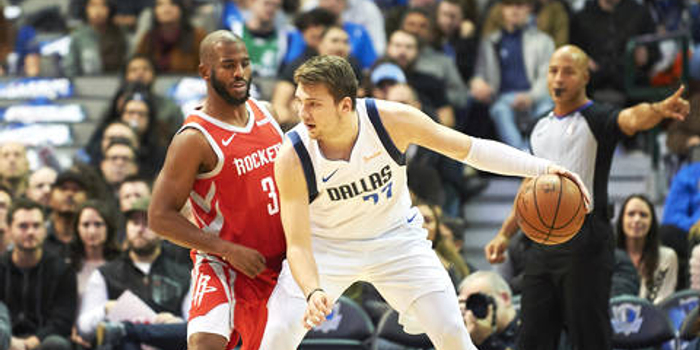  戈贝尔两双难救主爵士不敌独行侠遭遇三连败